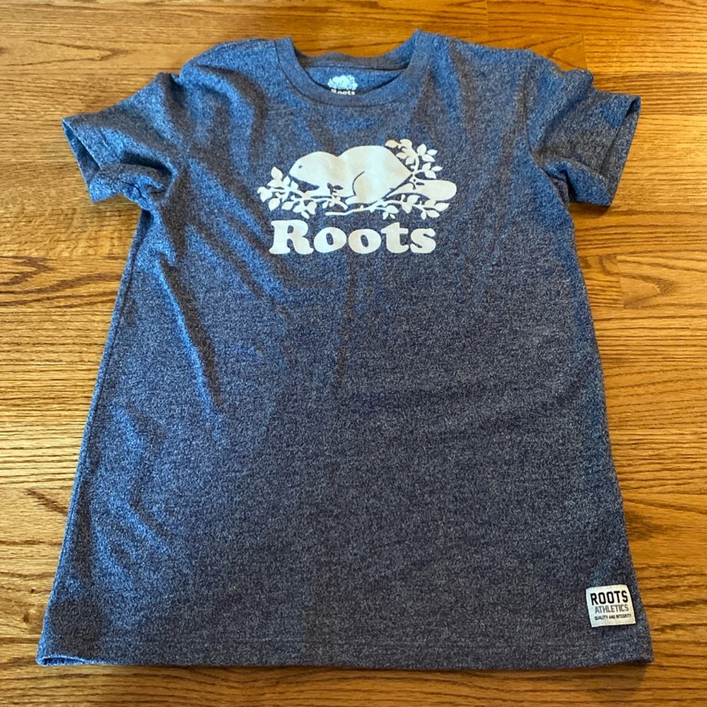 Woman's xs Roots tshirt